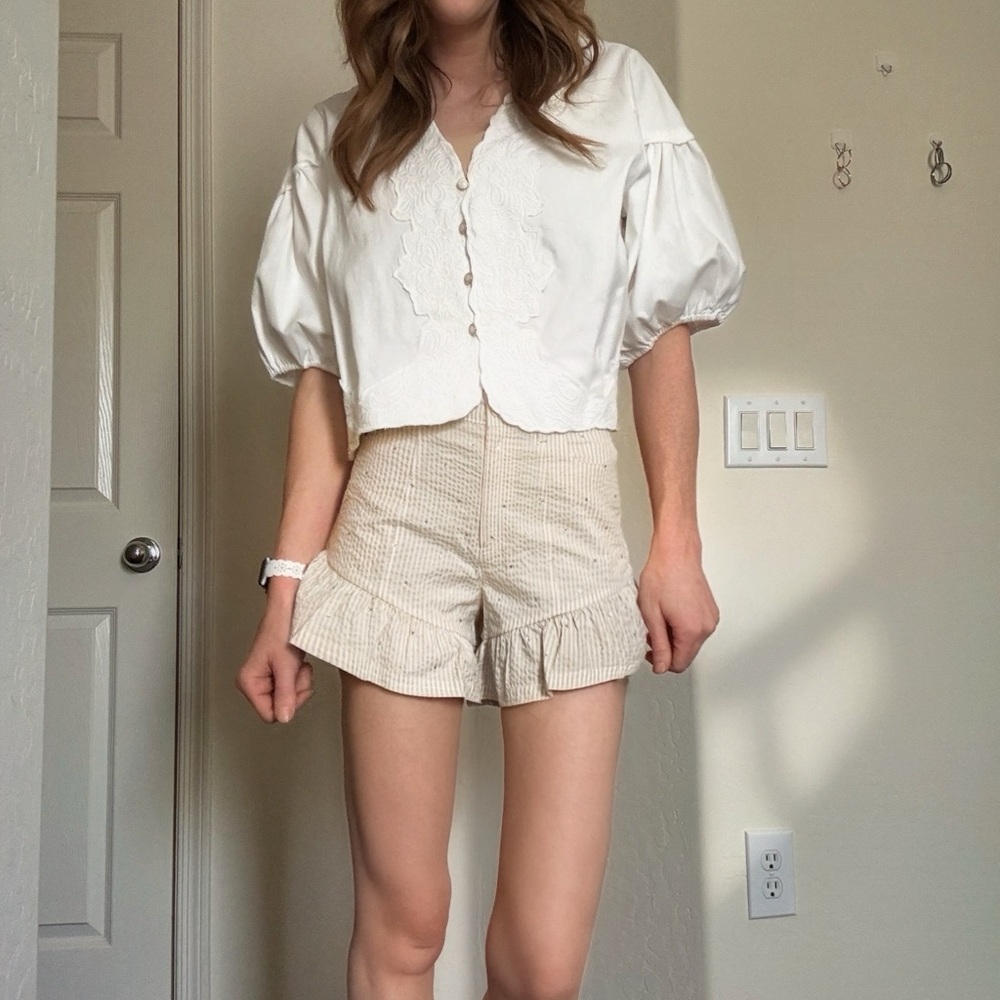 Cinq à Sept Shorts - Seersucker Cream Peplum Ruffle Shorts - Picture 2 of 5